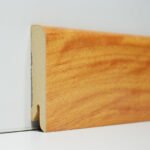 Varilla Zócalo Enchapado de Madera Cedro 15mm x 70mm x 2400mm